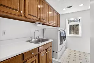 350 Spindle Ct, Sandy Springs, GA 30350 - Photo 36
