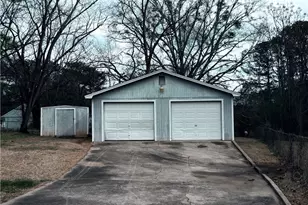 2830 Petersburg Ct, Decatur, GA 30034 - Photo 2