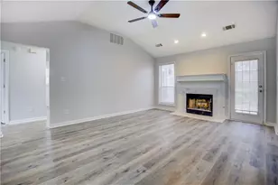 9528 Margaret Ln, Jonesboro, GA 30238 - Photo 4