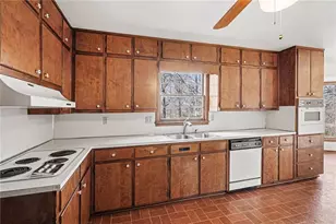 1758 W Nancy Creek Dr NE, Atlanta, GA 30341 - Photo 10