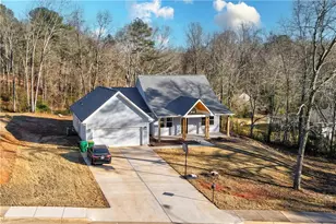 567 M L King Jr Dr, Jefferson, GA 30549 - Photo 2