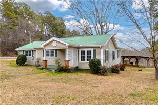 1707 Buena Vista Dr, Toccoa, GA 30577 - Photo 2