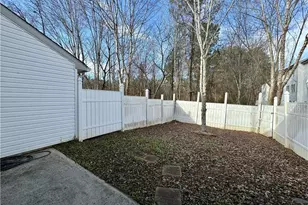 2285 Strathmoor Manor Dr, Lithonia, GA 30058 - Photo 22