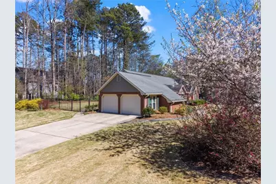 146 Lakeside Drive NW, Kennesaw, GA 30144 - Photo 2