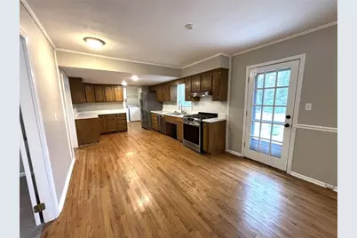 558 Dorsey Circle SW, Lilburn, GA 30047 - Photo 2