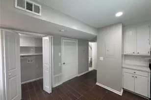 385 Holly Ridge Dr, Lilburn, GA 30047 - Photo 4