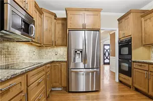 1307 Amberwood Dr, Woodstock, GA 30189 - Photo 2