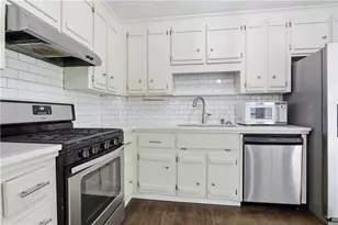 124 Creekview Dr, Woodstock, GA 30188 - Photo 2