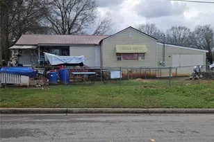 1322 Hazel St, Gainesville, GA 30501 - Photo 2