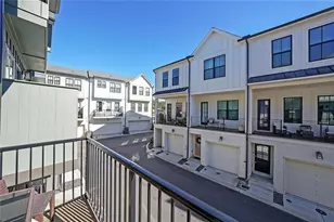 154 Chestnut Cir, Atlanta, GA 30342 - Photo 2