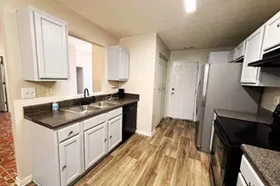 5410 Twin Lakes Dr, Atlanta, GA 30349 - Photo 12