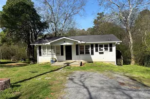 309 Crest Dr, Calhoun, GA 30701 - Photo 2