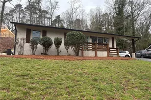 372 Oakland Dr, Gainesville, GA 30501 - Photo 1