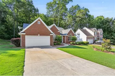 4395 Red Rock Point, Suwanee, GA 30024 - Photo 2