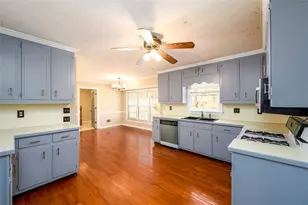 6420 Phillips Pl, Lithonia, GA 30058 - Photo 14