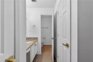 24216 Plantation Dr, Atlanta, GA 30324 - Photo 16