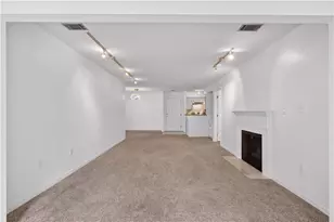 24216 Plantation Dr, Atlanta, GA 30324 - Photo 10