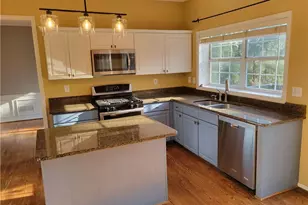 3925 Barberry Ct, Cumming, GA 30041 - Photo 2