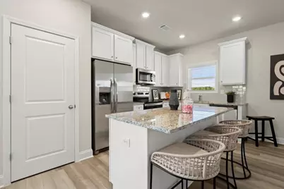 827 Leraes Way, Loganville, GA 30052 - Photo 4