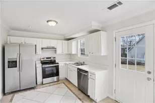 9445 Sleepy Hollow Ln, Jonesboro, GA 30238 - Photo 16