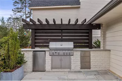 4855 Lansbury Drive, Atlanta, GA 30342 - Photo 18