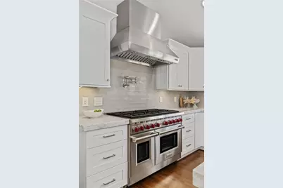 4855 Lansbury Drive, Atlanta, GA 30342 - Photo 12