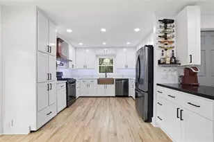 9785 La View Cir, Roswell, GA 30075 - Photo 14