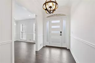 9785 La View Cir, Roswell, GA 30075 - Photo 4