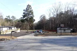 3939 Laurens Ln, Snellville, GA 30039 - Photo 6