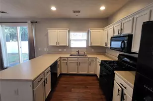 402 Chatooga Ln, Woodstock, GA 30188 - Photo 6