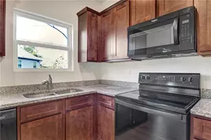 1004 Highwood Ln, Atlanta, GA 30344 - Photo 8