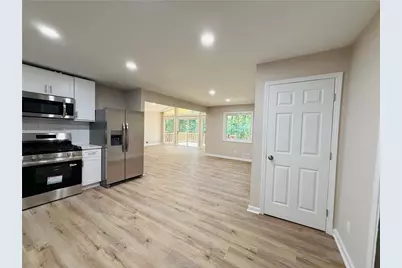 421 Safari Circle, Stone Mountain, GA 30083 - Photo 6