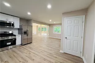 421 Safari Cir, Stone Mountain, GA 30083 - Photo 6