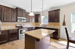 1246 Foxcreek Dr, McDonough, GA 30252 - Photo 2