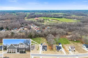 311 Webb Mdws Dr, Jefferson, GA 30549 - Photo 2