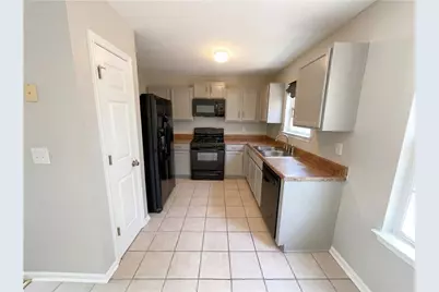 2690 Rambling Way, Lithonia, GA 30058 - Photo 2