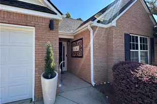 954 Village View Cir, Loganville, GA 30052 - Photo 2