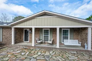136 Meadow Ln, Calhoun, GA 30701 - Photo 2