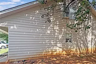 660 Browning Ln, Conyers, GA 30013 - Photo 2