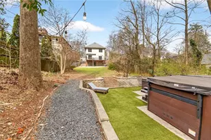 2129 Oakview Rd SE, Atlanta, GA 30317 - Photo 32