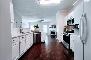 902 Tree Creek Blvd, Lawrenceville, GA 30043 - Photo 10