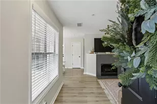 322 Streamside Dr, Roswell, GA 30076 - Photo 2