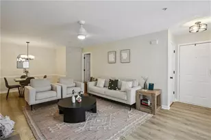 322 Streamside Dr, Roswell, GA 30076 - Photo 4