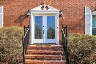 2652 Fontainebleau Dr, Dunwoody, GA 30360 - Photo 2