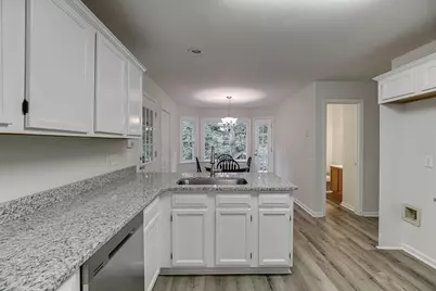 6655 Lake Run Drive, Flowery Branch, GA 30542 - Photo 8