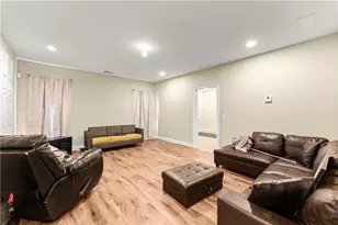 318 Waterford Cir, Cornelia, GA 30531 - Photo 32