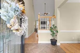 318 Waterford Cir, Cornelia, GA 30531 - Photo 2