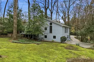 2490 Stoney Brook Ln NE, Marietta, GA 30062 - Photo 2