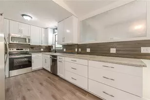 221 Little Brook Ln, Woodstock, GA 30188 - Photo 10