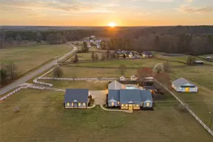 5 Gibson Rd, Newnan, GA 30263 - Photo 2